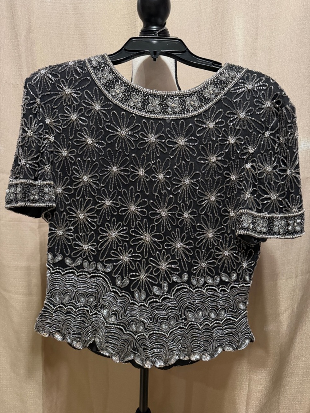 Papell Boutique Black Short Sleeve Beaded Floral Top Sz L